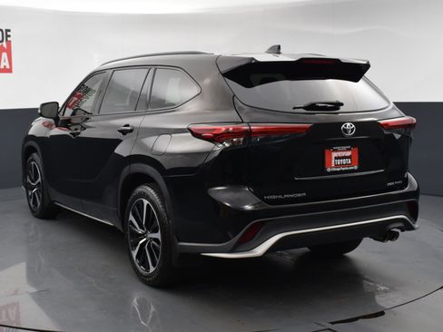 Used 2022 Toyota Highlander XSE AWD/4WD image 3