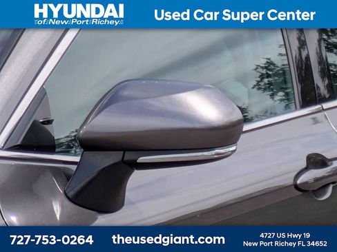 Used 2019 Toyota Camry XLE FWD image 11