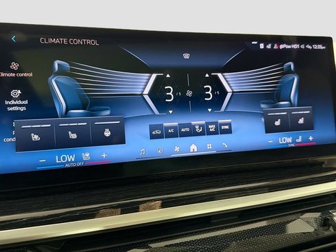 Used 2024 BMW X7 xDrive40i w/ M Sport Package AWD/4WD image 21