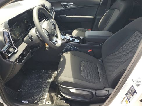 New 2025 Kia Sportage LX image 5