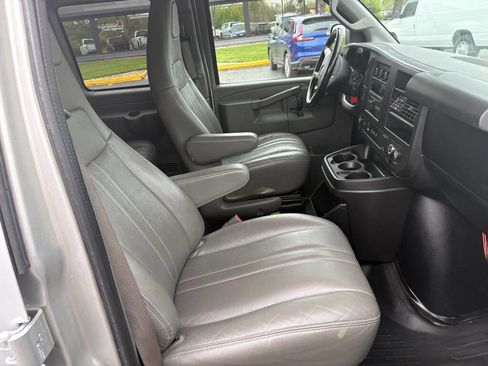 Used 2017 Chevrolet Express 3500 LS RWD image 14