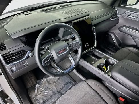 Used 2025 GMC Acadia Elevation image 2