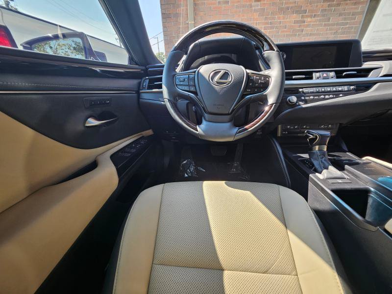 Used 2021 Lexus ES 350 w/ Premium Package FWD image 4