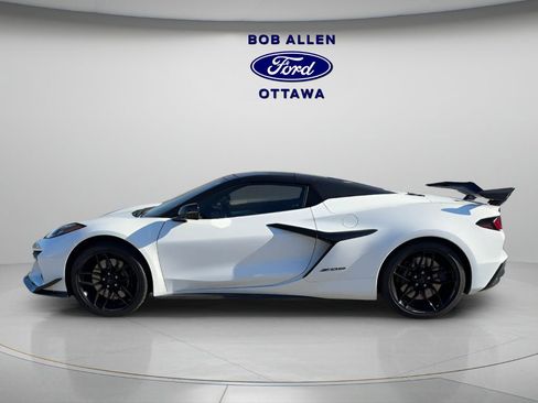 Used 2025 Chevrolet Corvette Z06 image 2