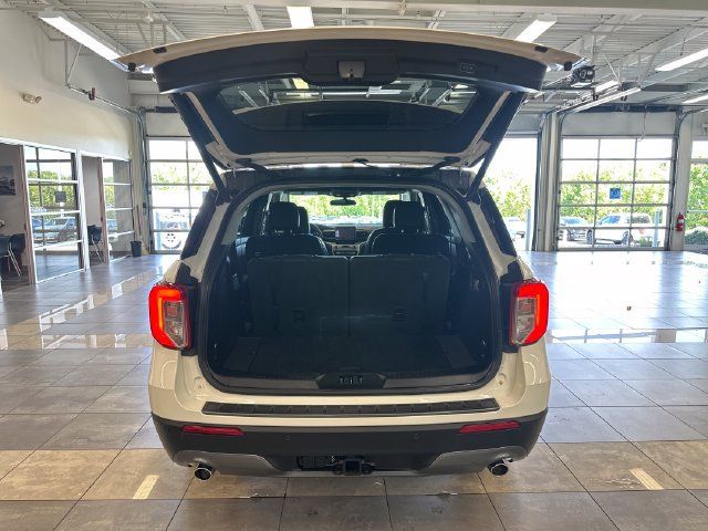 Used 2023 Ford Explorer XLT w/ Equipment Group 202A AWD/4WD image 29