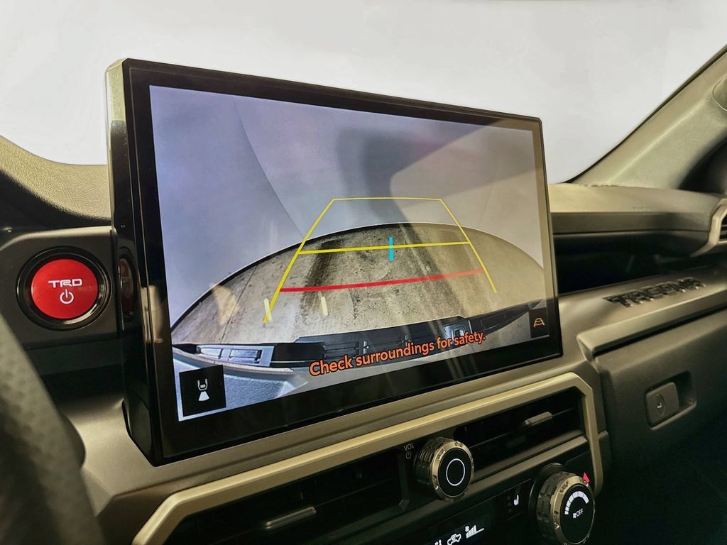 Certified 2025 Toyota Tacoma TRD Off-Road AWD/4WD image 18