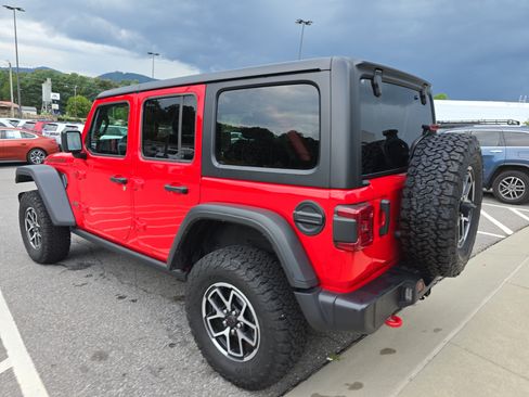 Used 2026 Jeep Wrangler Unlimited Rubicon AWD/4WD image 3