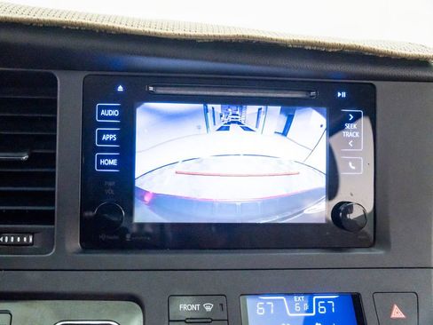 Used 2015 Toyota Sienna XLE image 23