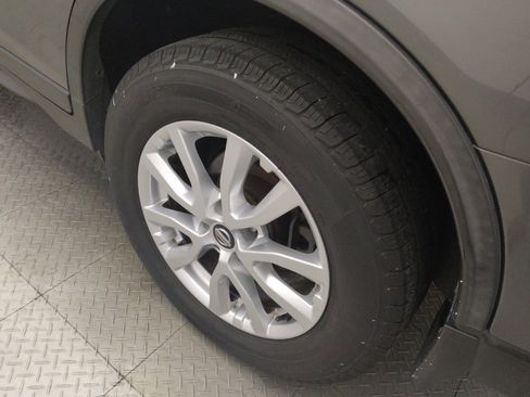 Used 2017 Nissan Rogue SV FWD image 31
