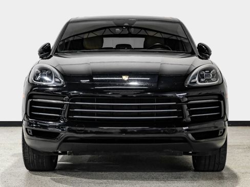 Used 2019 Porsche Cayenne Sport Utility 4D image 3