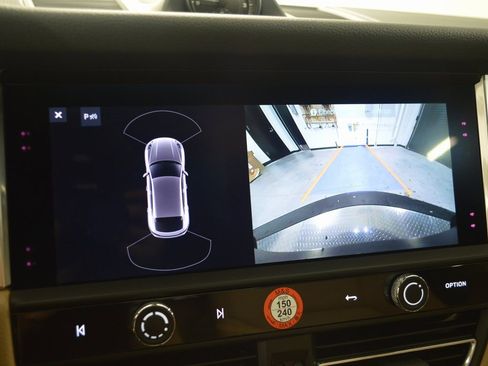 Certified 2025 Porsche Macan image 30