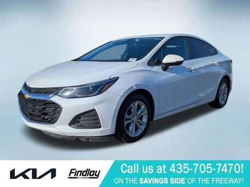 Used 2019 Chevrolet Cruze LT w/ Sun And Sound Package FWD image 2