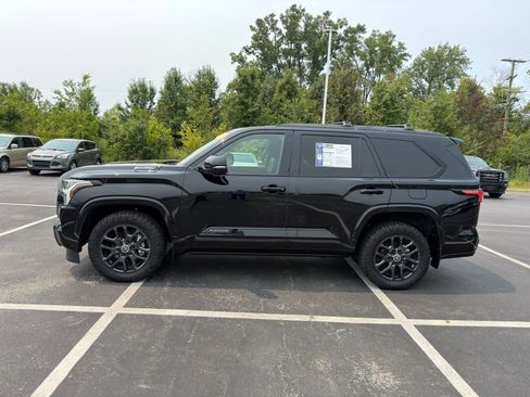 Used 2024 Toyota Sequoia Platinum AWD/4WD image 3