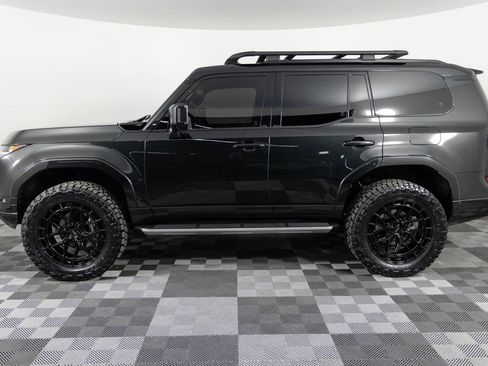 Used 2025 Lexus GX 550 image 2