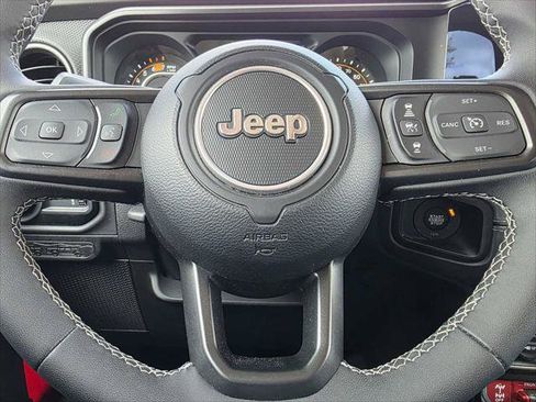 Used 2025 Jeep Wrangler Unlimited Rubicon AWD/4WD image 23