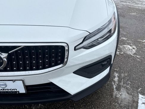 Certified 2024 Volvo V60 B5 Cross Country Plus image 9