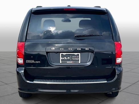 Used 2020 Dodge Grand Caravan SXT image 5