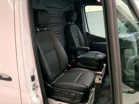 Used 2025 Mercedes-Benz Sprinter 2500 image 11