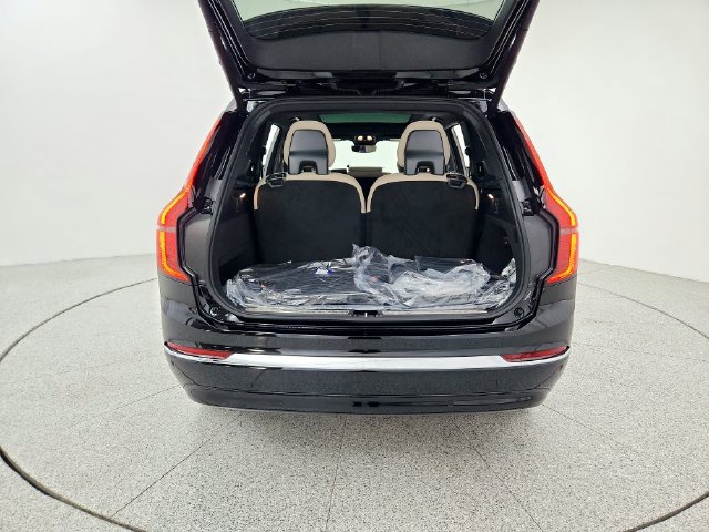 New 2026 Volvo XC90 B6 Plus w/ Protection Package AWD/4WD image 15