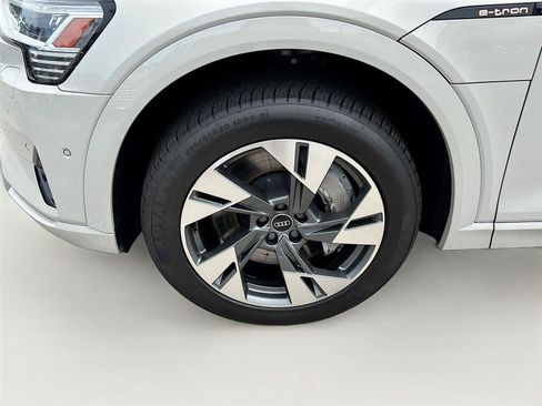 Used 2021 Audi e-tron Premium w/ Convenience Plus Package AWD/4WD image 32