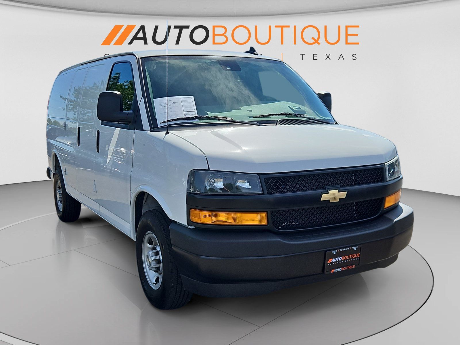 Used 2025 Chevrolet Express 2500 w/ Enhanced Convenience Package RWD image 12