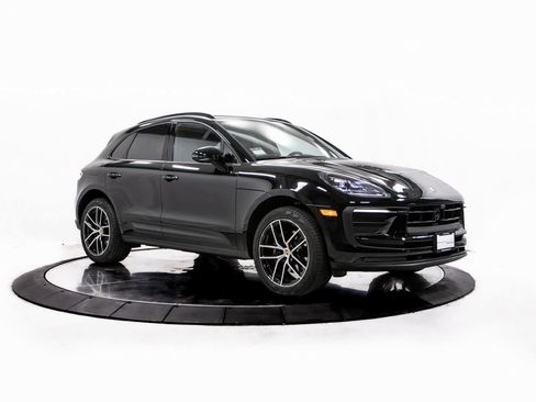 Certified 2025 Porsche Macan image 9