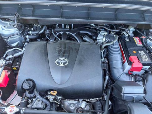 Used 2021 Toyota Highlander XLE AWD/4WD image 27