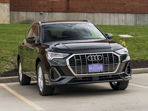 Used 2023 Audi Q3 2.0T Premium Plus AWD/4WD image 2