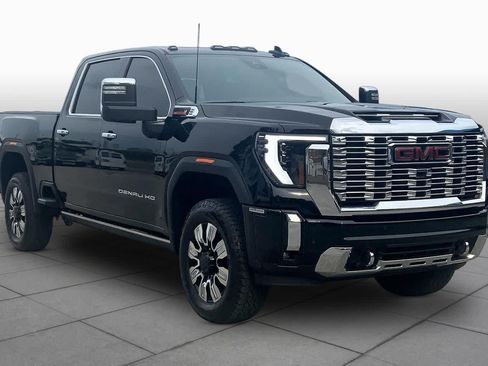 Used 2025 GMC Sierra 2500 Denali w/ Denali Reserve Package AWD/4WD image 3