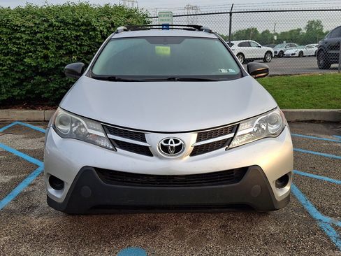 Used 2013 Toyota RAV4 LE AWD/4WD image 2