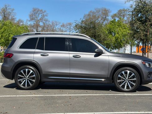 Used 2021 Mercedes-Benz GLB 250 250 image 3