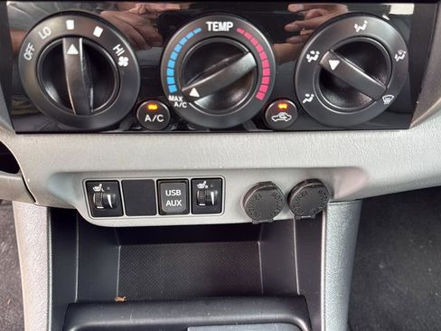 Used 2013 Toyota Tacoma 4x4 Double Cab w/ Limited Pkg image 25