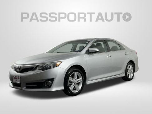 Used 2014 Toyota Camry SE image 1