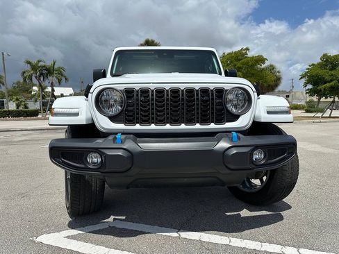 Used 2024 Jeep Wrangler Unlimited AWD/4WD image 10