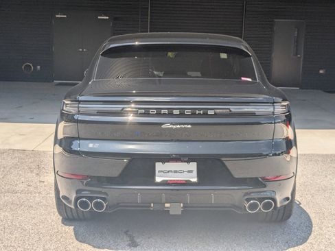 Used 2025 Porsche Cayenne Coupe image 10