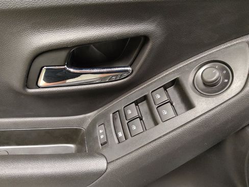 Used 2020 Chevrolet Trax LS w/ Tint and Cruise Package image 27