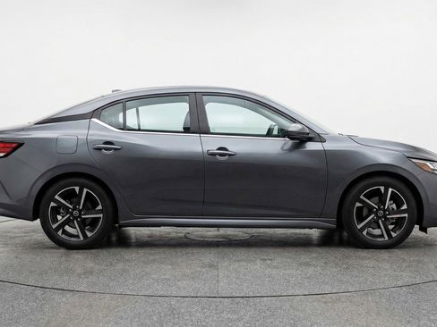 Used 2025 Nissan Sentra SV image 11