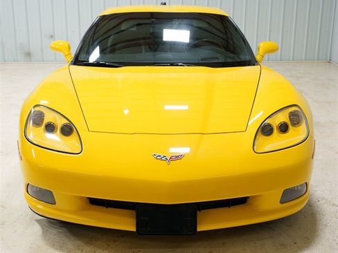 Used 2005 Chevrolet Corvette Coupe w/ Preferred Equipment Group RWD image 19