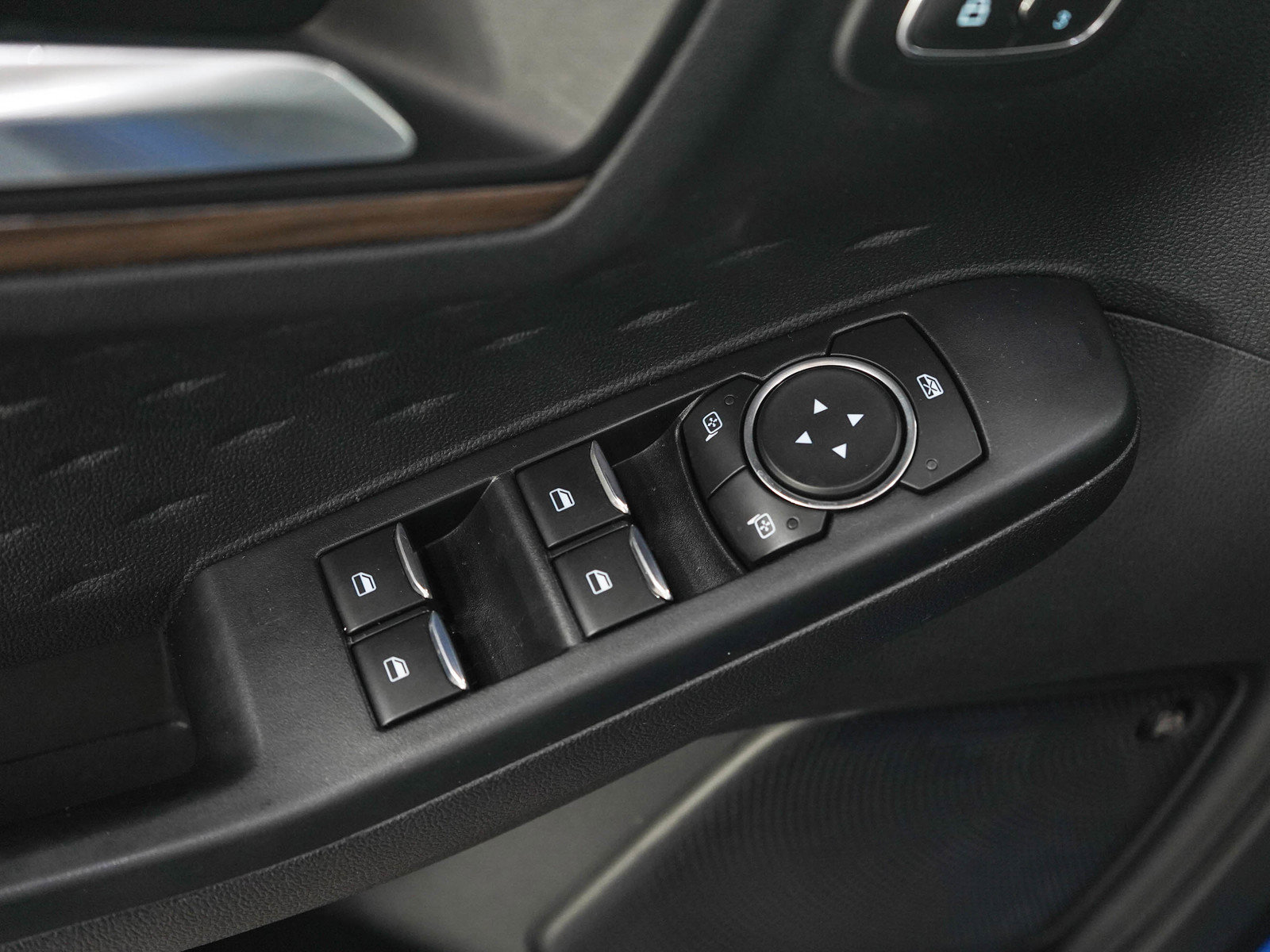 Used 2020 Ford Escape Titanium AWD/4WD image 19