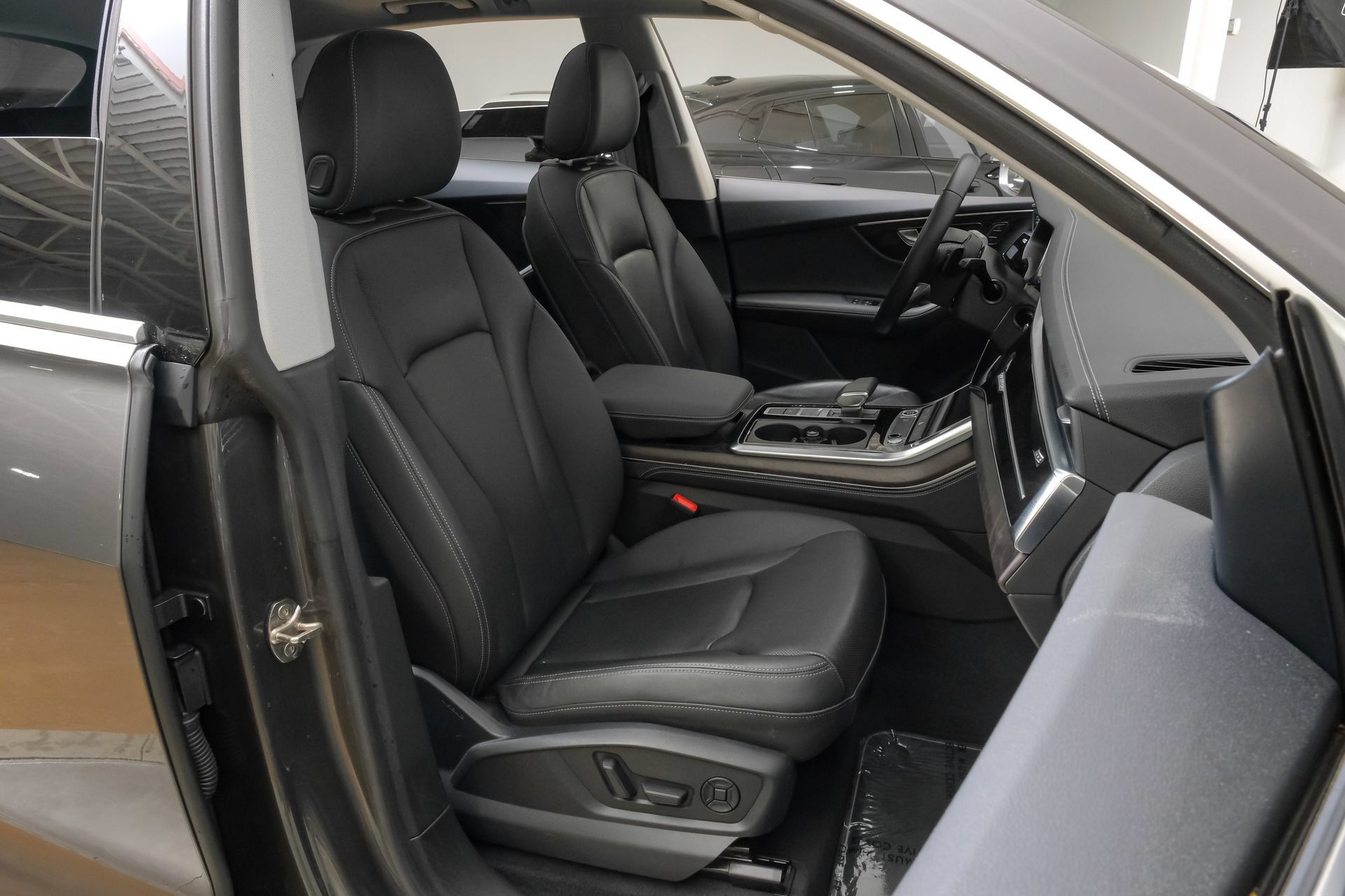 Used 2023 Audi Q8 Premium Plus w/ Premium Plus Package AWD/4WD image 39