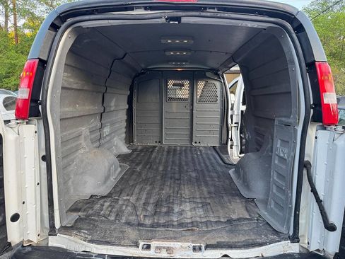 Used 2019 Chevrolet Express 2500 w/ Driver Convenience Package RWD image 12