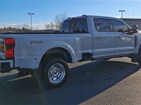 Used 2025 Ford F450 Platinum w/ FX4 Off-Road Package image 8