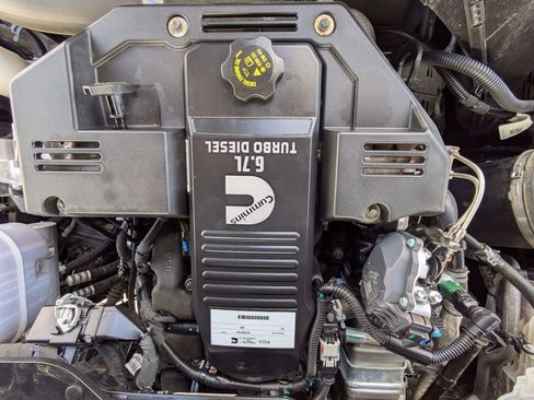 Used 2024 RAM 2500 Laramie w/ Safety Group image 33