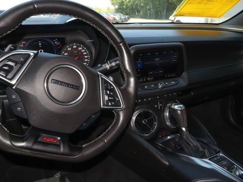 Used 2019 Chevrolet Camaro SS RWD image 9