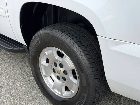 Used 2012 Chevrolet Suburban LT w/ Luxury Package AWD/4WD image 25