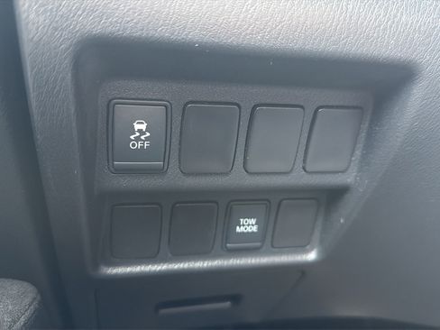 Used 2014 Nissan Pathfinder SV AWD/4WD image 21