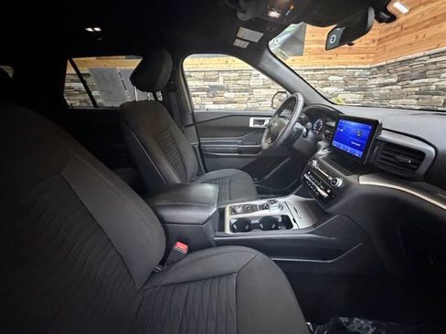 Used 2020 Ford Explorer XLT w/ Comfort Package AWD/4WD image 16