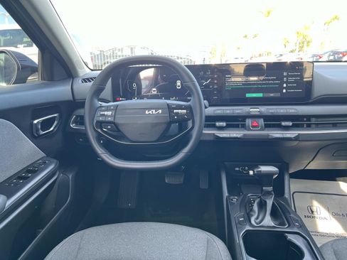 Used 2025 Kia K4 EX image 7