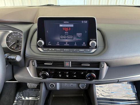 Used 2021 Nissan Rogue S FWD image 18