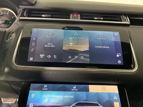 Used 2022 Land Rover Range Rover Velar R-Dynamic S image 13